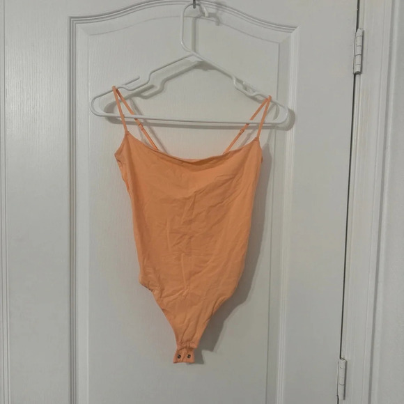 SKIMS Fits Everyone Cami Bodysuit in Faded Nectar M - Picture 3 of 7